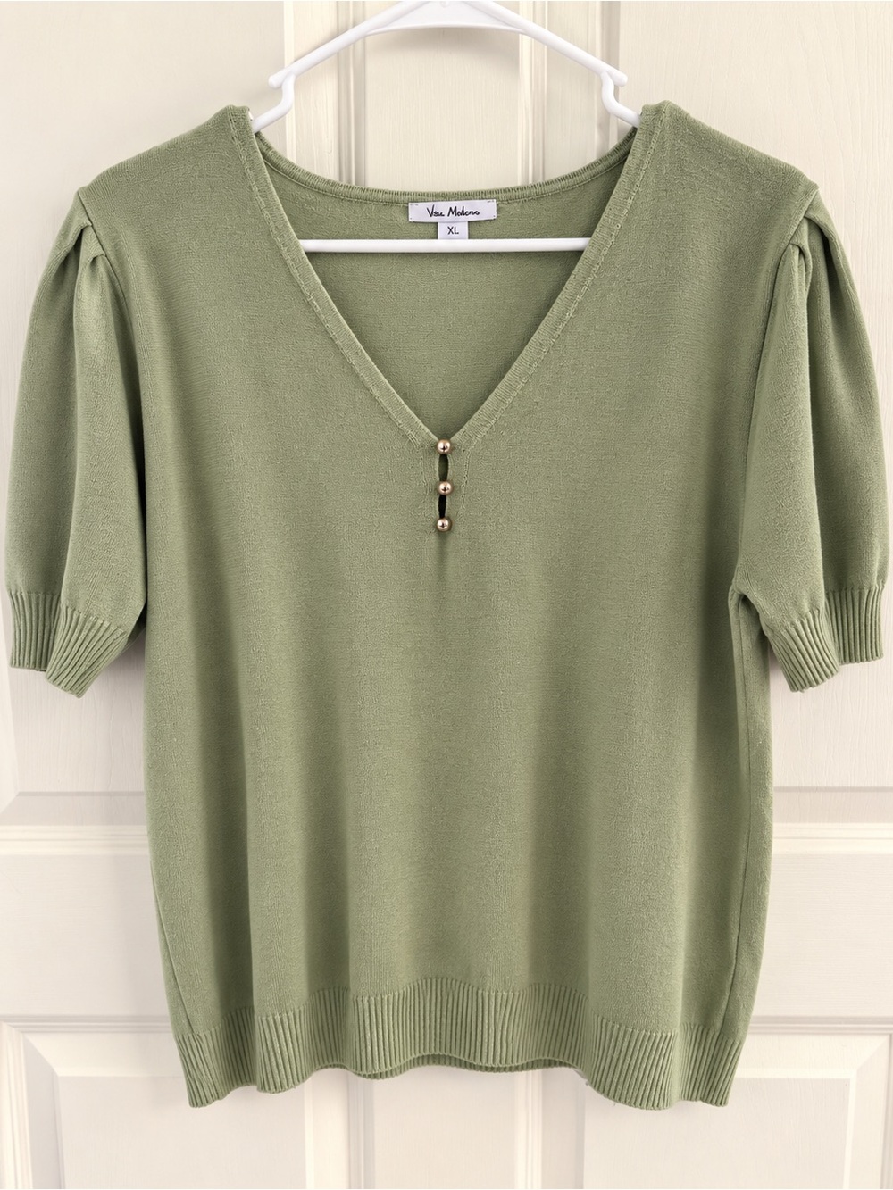 Vera Montano Sage Green V-Neck Sweater Top XL Pearl Detail